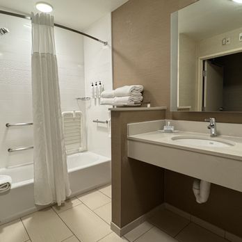 Fairfield by Marriott Inn & Suites St. Louis Westport - Bathroom in one of the handicapped accessible rooms. - Hotels Near Me - St Louis, Missouri Fairfield by Marriott Inn & Suites St. Louis Westport - Bathroom in one of the handicapped accessible rooms. - Hotels Near Me - St Louis, Missouri