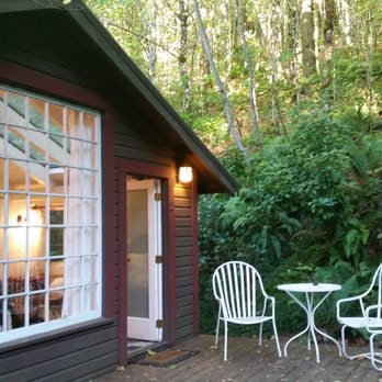 Bridal Veil Lodge Bed and Breakfast - Our  cottage and private deck - Bed & Breakfast Near Me - Corbett, Oregon