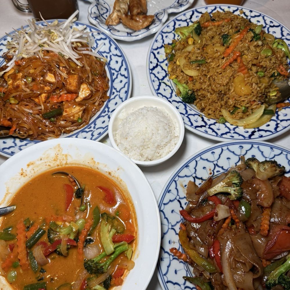 Siri Thai II - Spread - Thai Near Me - Palatine, Illinois