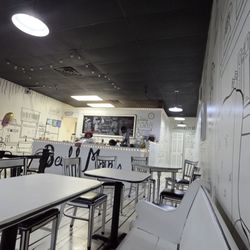 Beulah Mae's - Inside
