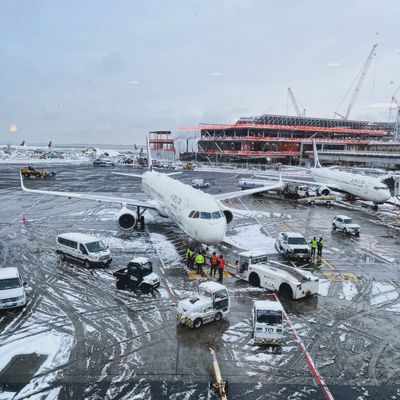 Terminal 4 by null