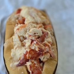 Liv's Shack - 1/2 Lobster roll.