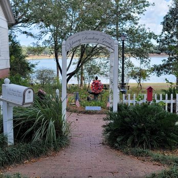 Walton-Defuniak Public Library - Entrance to Reading Garden - Libraries Near Me - Defuniak Springs, Florida Walton-Defuniak Public Library - Entrance to Reading Garden - Libraries Near Me - Defuniak Springs, Florida