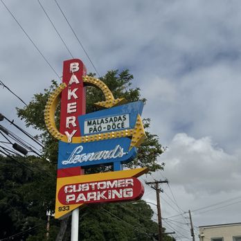 Leonard's Bakery - Bakeries Near Me - Honolulu, Hawaii