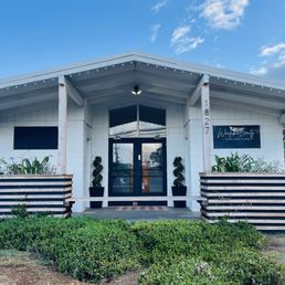 Exterior outside entrance of Limón Sugar - Located inside The Wailuku Beauty Collective - Wailuku, Hawaii Exterior outside entrance of Limón Sugar - Located inside The Wailuku Beauty Collective - Wailuku, Hawaii