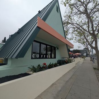 Intelligentsia Coffee - outside front - Coffee & Tea Near Me - Santa Monica, California Intelligentsia Coffee - outside front - Coffee & Tea Near Me - Santa Monica, California