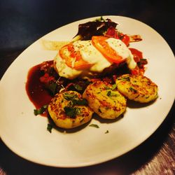 Spö 407 - AUF UNSERER ZUSATZKARTE BIS ZUM 11.02.22

Hähnchenbrust Caprese
auf mediterranem Gemüse, Kartoffelplätzchen
& Balsamico Jus    

18,20 €
