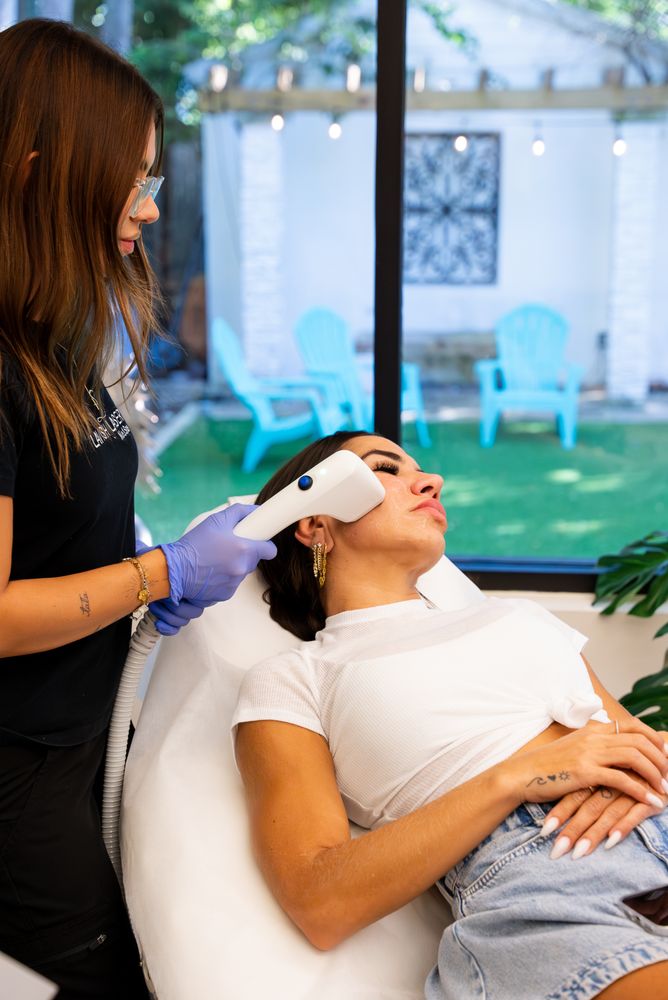 Lavish Laser Med Spa Logo