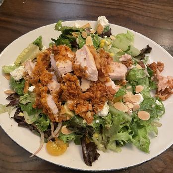 Chef Art Smith's Reunion - Chopped salad with fried chicken - American Near Me - Chicago, Illinois Chef Art Smith's Reunion - Chopped salad with fried chicken - American Near Me - Chicago, Illinois