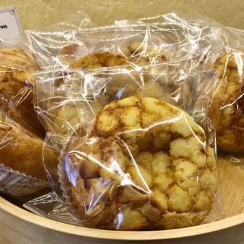 Zimo Bakery & Cafe - Pineapple bun - Bakeries Near Me - Tampa, Florida
