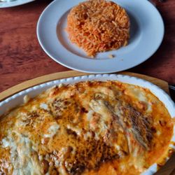 Oldenstädter Grillhaus - Nr. 111 - - Bifteki überbacken, mit Käse und Metaxasoße, Beilage Reis