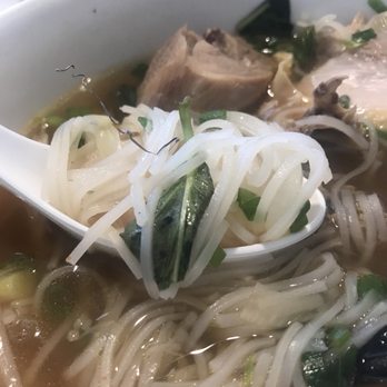 Hoanh Long Vietnamese & Chinese Restaurant - Mediocre pho topped with a steel string from a cleaning brush. - Vietnamese Near Me - Chicago, Illinois