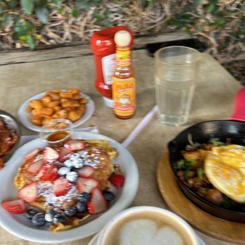 Fratelli Cafe - Bacon Hash and Croissant French Toast l - Coffee & Tea Near Me - Los Angeles, California