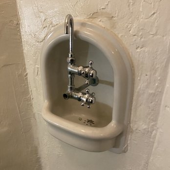 Freehand Miami - I'm supposed to drink from here... oh nvm it doesn't work! - Hostels Near Me - Miami Beach, Florida Freehand Miami - I'm supposed to drink from here... oh nvm it doesn't work! - Hostels Near Me - Miami Beach, Florida