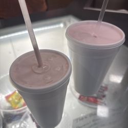 L.A. Fitness, Redlands - Classic shakes 20oz and 32oz