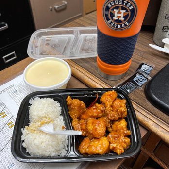 April's Chinese - General Tsu's chicken, steamed rice, egg drop soup! I ate the eggroll!! - Chinese Near Me - San Antonio, Texas April's Chinese - General Tsu's chicken, steamed rice, egg drop soup! I ate the eggroll!! - Chinese Near Me - San Antonio, Texas
