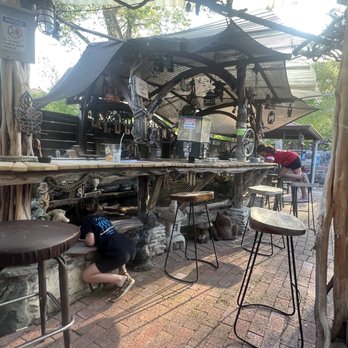 The Log Cabin - Pubs Near Me - Des Plaines, Illinois