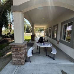 Spot Pizza - Outdoor seating