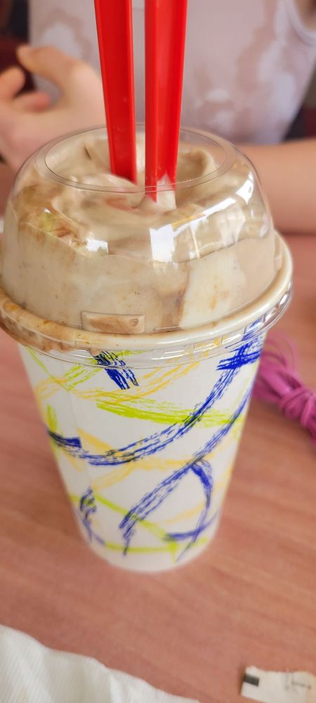 Food from B & D Burgers