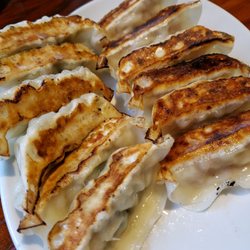 Photo of 原宿餃子樓 - Shibuya, 13, JP. Half original half garlic and leek. Pan fried (pan fried is always better!)