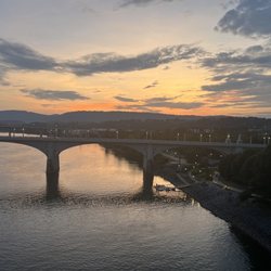 Bluff View Inn - Sunset from the pedestrian bridge