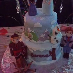 Galaxy Lanes - Who would want to use a plastic knife on this cake? I had to cuz they don't tell you to bring your cake to counter to get it cut