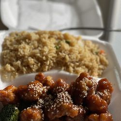 Huangs Asian Kitchen - Lunch Special Sesame Chicken