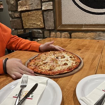 Hot Stone Pizza - Gluten free cheese and Chuck - Pizza Near Me - Alcoa, Tennessee Hot Stone Pizza - Gluten free cheese and Chuck - Pizza Near Me - Alcoa, Tennessee
