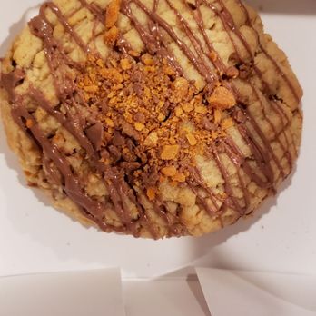 Crumbl - Covington - Butterfinger cookie - Bakeries Near Me - Covington, Washington Crumbl - Covington - Butterfinger cookie - Bakeries Near Me - Covington, Washington