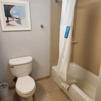 Hampton Inn Oakland-Hayward - Room 227 - Hotels Near Me - Hayward, California