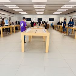Apple Fashion Valley