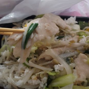 Dragon King Restaurant - NY CHICKN CHOW MAIN. NOT L.A. CHOW MAIN. no noodles. served w/ rice and a crunchy noodle topping. yummmmm - Chinese Near Me - Canoga Park, California Dragon King Restaurant - NY CHICKN CHOW MAIN. NOT L.A. CHOW MAIN. no noodles. served w/ rice and a crunchy noodle topping. yummmmm - Chinese Near Me - Canoga Park, California