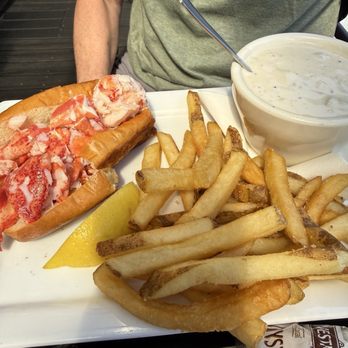 Side Street Cafe - Lobster roll - American Near Me - Bar Harbor, Maine Side Street Cafe - Lobster roll - American Near Me - Bar Harbor, Maine