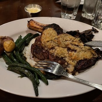 Ditka's Oakbrook - Prime Rib - American Near Me - Oakbrook Terrace, Illinois
