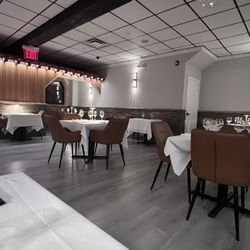 Minhoto Restaurant - Updated dining room