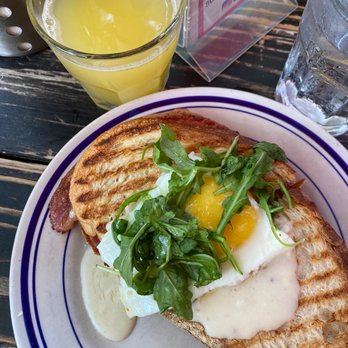 Duke's Grocery - Pubs Near Me - Washington, DC, District of Columbia