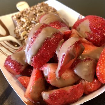 The Paleta Bar - Fresh chocolate covered strawberries - Desserts Near Me - Las Cruces, New Mexico