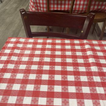 Capri Deli - 1/2 later empty table - Delis Near Me - Covina, California