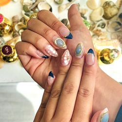 Caledonia Nail Lounge - Mermaid nail art
