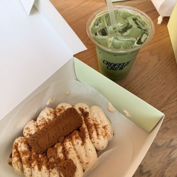 Croffle Crew - Biscoff croffle and matcha latte - Desserts Near Me - Happy Valley, Oregon