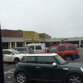 Planet Fitness - Outside - Gyms Near Me - Pflugerville, Texas