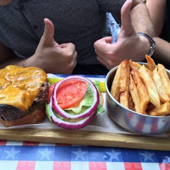 Oscar's Place - Burger and chips - Modern European Near Me - New York, New York
