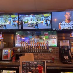 Big City Wings - Bar area