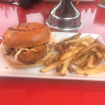 Magic Tree Pub & Eatery - Pubs Near Me - Boardman, Ohio