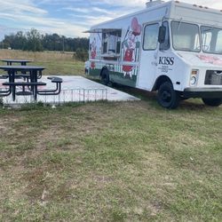 KISS BBQ - Outdoor seating
