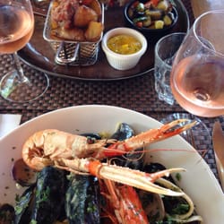 La gourmandise - Linguine aux fruits de mer et brochette de motte a la pancetta
