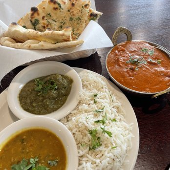 Chaat Bistro - Butter Chicken plate with garlic naan - Indian Near Me - Sacramento, California Chaat Bistro - Butter Chicken plate with garlic naan - Indian Near Me - Sacramento, California