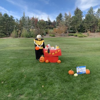 Ashton Gardens - Scarecrow festival - Botanical Gardens Near Me - Lehi, Utah Ashton Gardens - Scarecrow festival - Botanical Gardens Near Me - Lehi, Utah