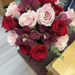 This is the Truly Adored premium bouquet This is the Truly Adored premium bouquet