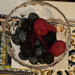 Taverna Agàpe - fresh raspberries and blackberries